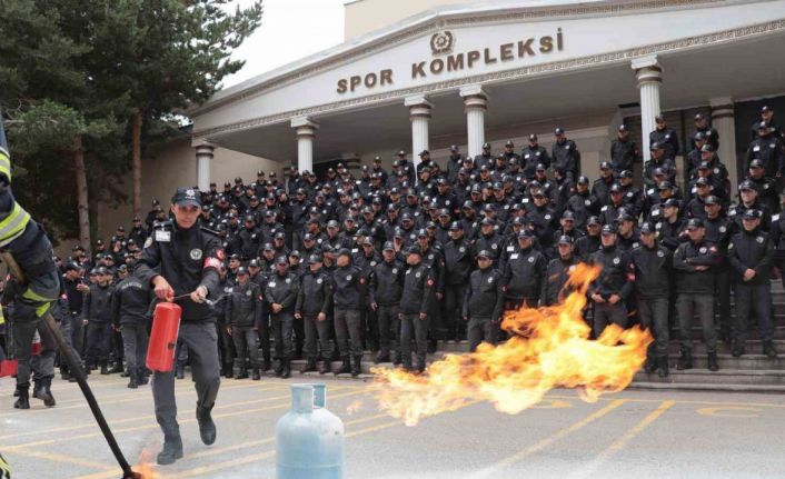 Polis adaylarına yangın eğitimi