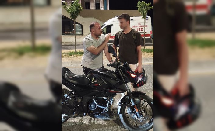 Polis motosiklet sürücüsünü bu sözlerle uyardı