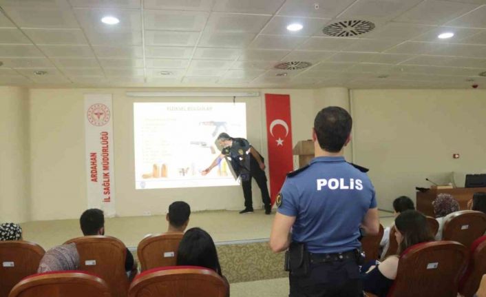 Polis, sağlıkçılara eğitim verdi
