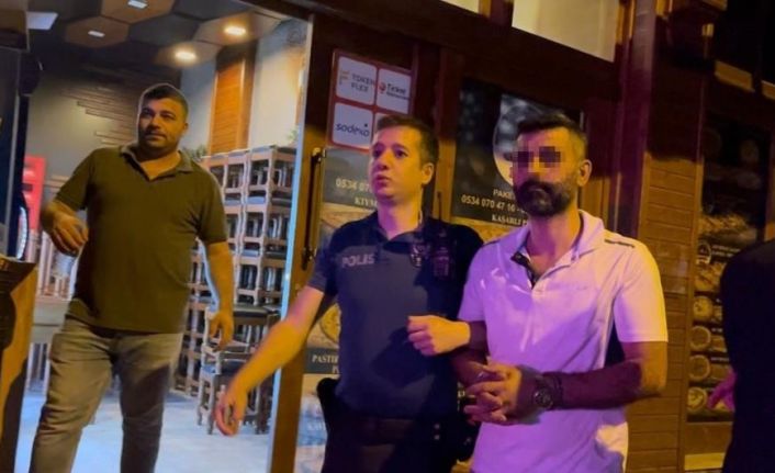 Polise bıçakla saldırdı, silahla böyle vuruldu