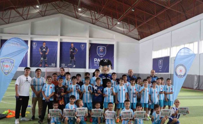 Polisten çocuklara seminer