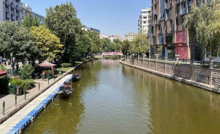 Porsuk Çayı’nın rengi yeşile döndü