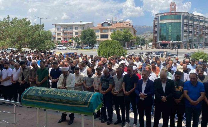 Pülümür Çayı’nda hayatını kaybeden genç Erzincan’da son yolculuğuna uğurlandı