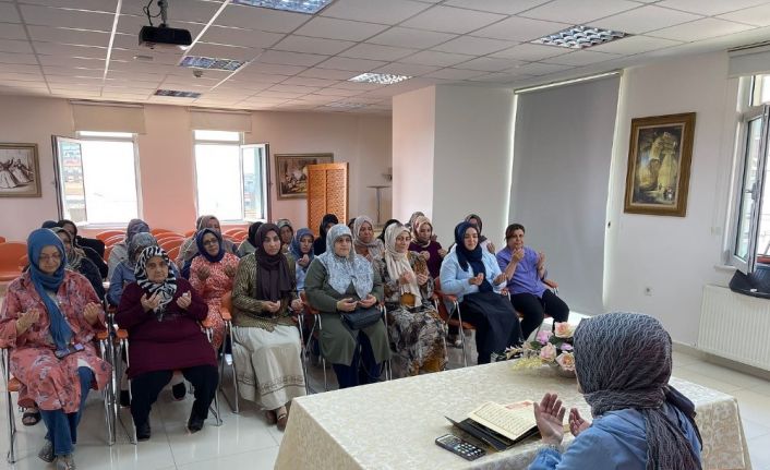 Pursaklar’ın Hanım Evlerinde 15 Temmuz şehitlerine dua