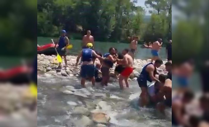 Rafting merkezinde can yeleği giyme tartışması kürekli kavgaya dönüştü