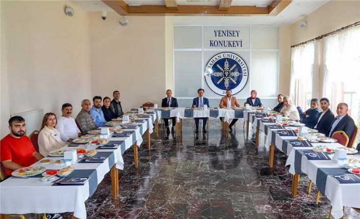 Rektör Emiroğlu, bölgenin sosyal, kültürel ve ekonomik dokusuna uygun çözümler üretmek istiyoruz