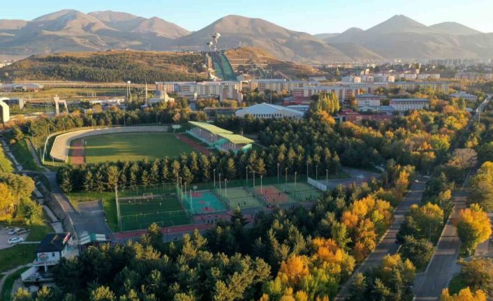 Rektör Hacımüftüoğlu: "Hayalleri gerçeğe dönüştürmek için buradayız"