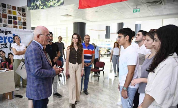 Rektör Savaş, aday öğrencilerle bir araya geldi