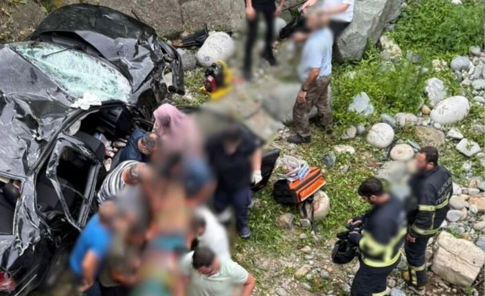 Rize’de iki araç çarpıştı: 1 ölü, 8 yaralı