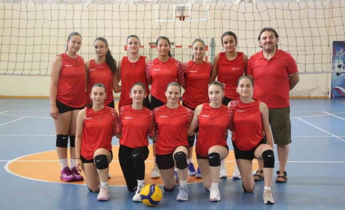 Rize’nin yıldız kızları yarı finale hazırlanıyor