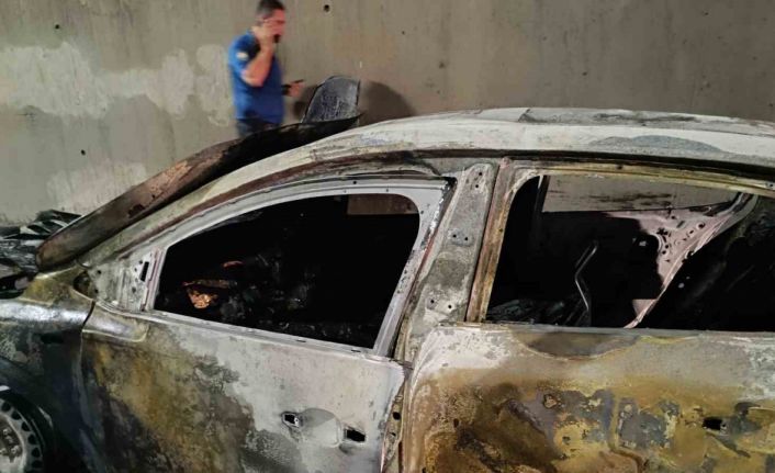 Sabiha Gökçen Havalimanı Tüneli’nde otomobil alev alev yandı