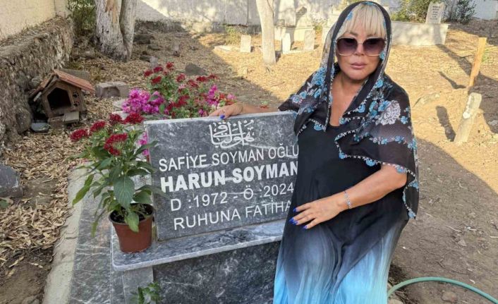 Safiye Soyman oğlunun kabrini ziyaret etti: "Yüzüm gülüyor ama içim yanıyor"