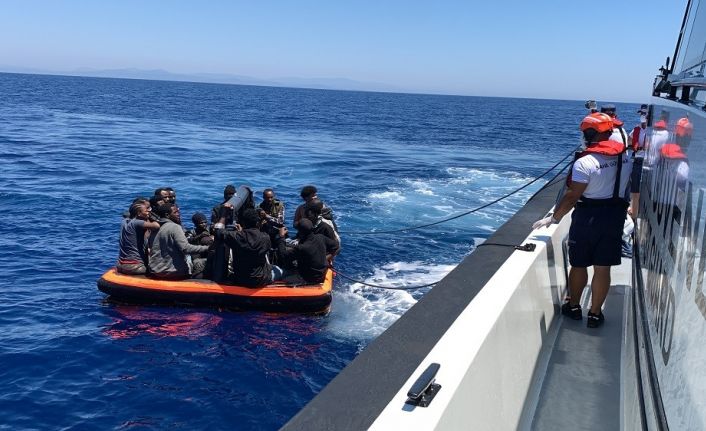 Sahil Güvenlik, geri itilen 24 göçmeni kurtardı
