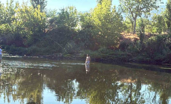 Sakarya Nehri’ne giren iki çocuk suda kayboldu