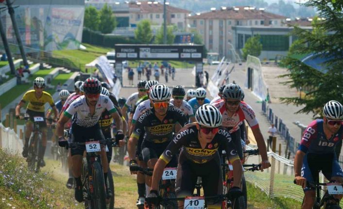 Sakarya’da nefes kesen şampiyona: Genç pedallar zirve için yarıştı