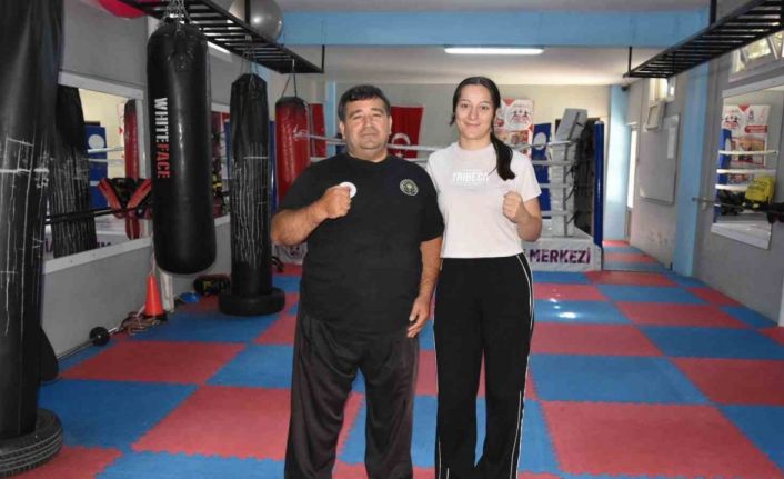 Şampiyonlar, hakemler ve antrenörler Manisa Muaythai Eğitim Merkezi’nden yetişiyor