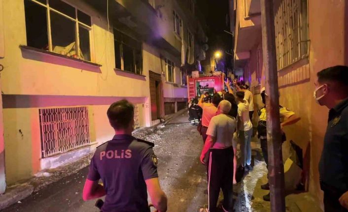 Samsun’da 3 katlı binada yangın: 3 kişi dumandan etkilendi