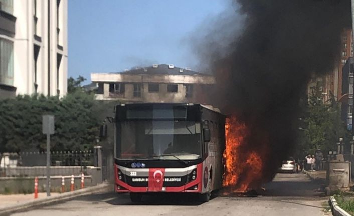 Samsun’da belediye otobüsü alevlere teslim oldu