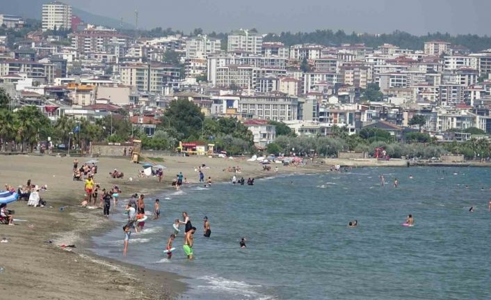Samsun’da dalga yüksekliği 1 metreye yaklaşınca ‘denize girmeyin’ uyarısı geldi