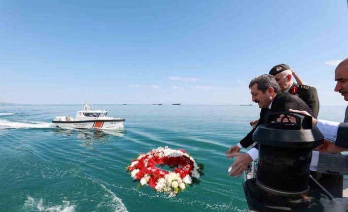 Samsun’da Kabotaj Bayramı denize çelenk bırakılarak kutlandı