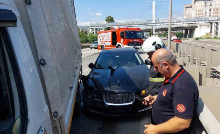 Samsun’da kamyon ile otomobil çarpıştı
