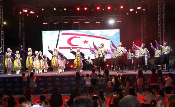 Samsun’da ’Uluslararası Halk Oyunları Festivali’ coşkusu