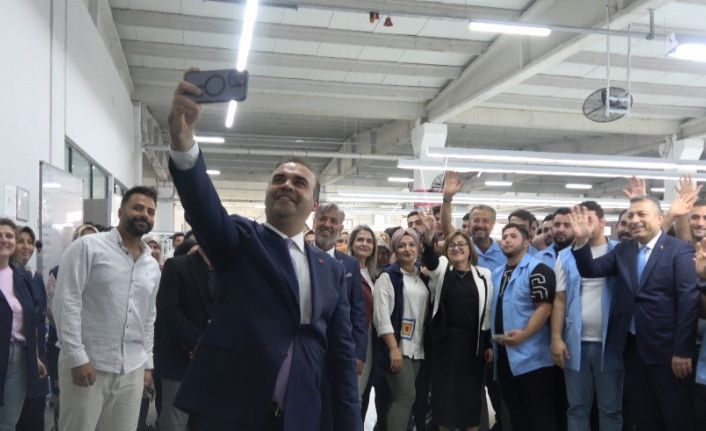 Sanayi ve Teknoloji Bakanı Kacır tekstil isçileriyle buluştu