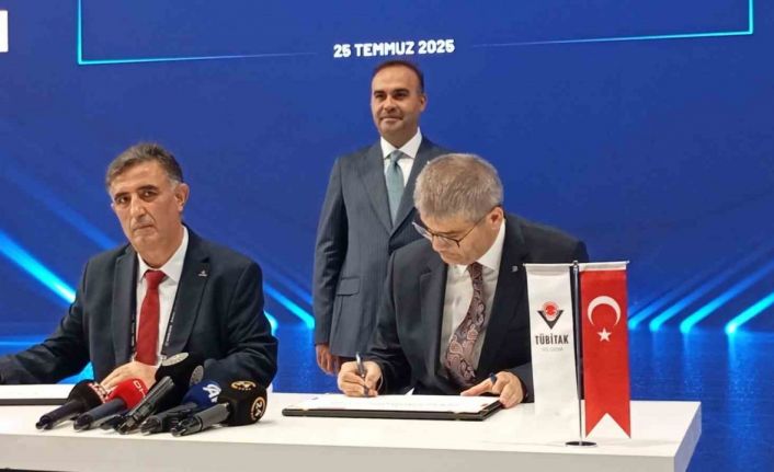 Sanayi ve Teknoloji Bakanı Mehmet Fatih Kacır, IDEF’i ziyaret etti