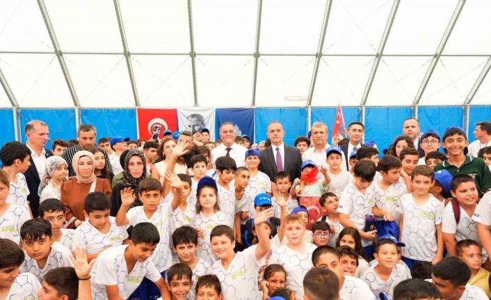 Sancaktepe’de Safa Tepesi Spor Tesisi yenilenen yüzüyle hizmete açıldı