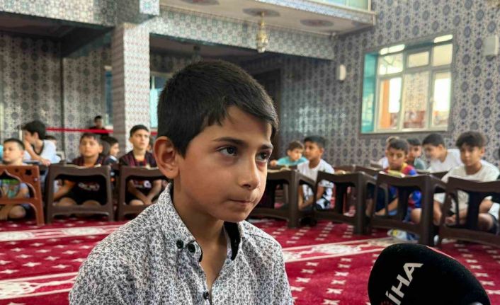 Savaşta tek bacağını kaybeden 8 yaşındaki Suriyeli çocuk arkadaşlarına sabrıyla örnek oluyor