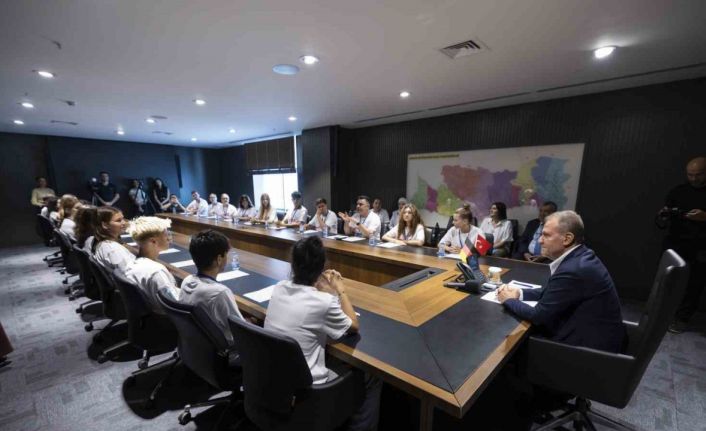 Seçer, Oberhausen’den gelen öğrencilerle buluştu