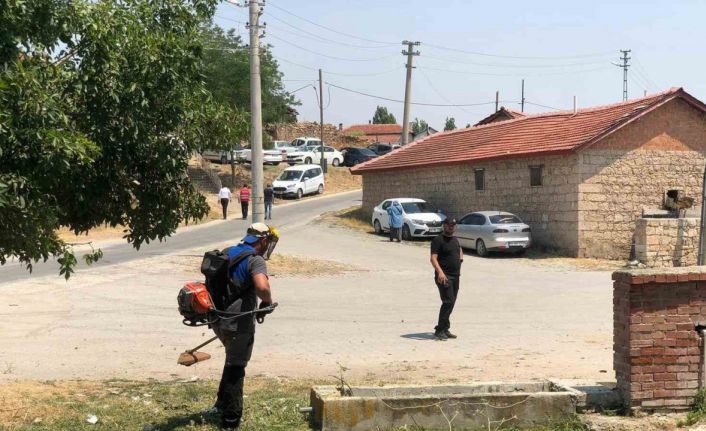 Şehidin cenaze namazı öncesi ekipler çalışma yapıyor