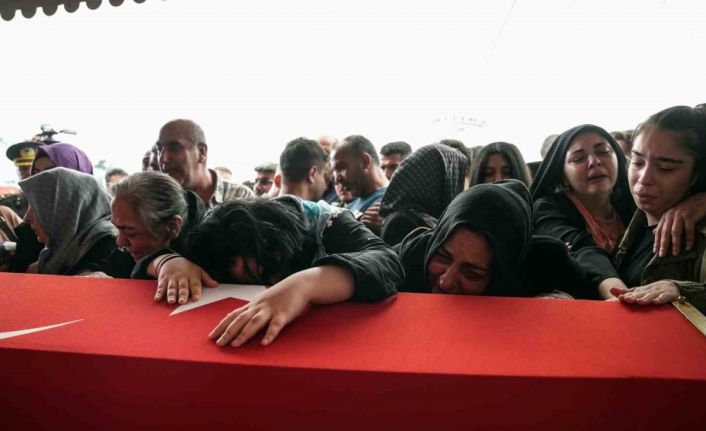 Şehit Piyade Sözleşmeli Er Ahmet Gültekin son yolculuğuna uğurlandı