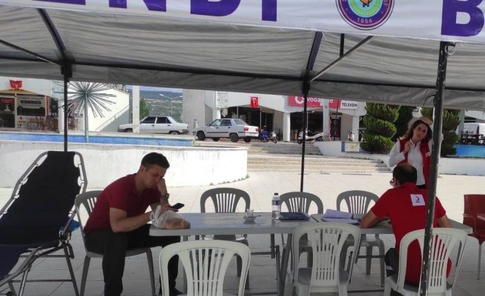 Selendili vatandaşlar kan bağışına yoğun ilgi gösterdi