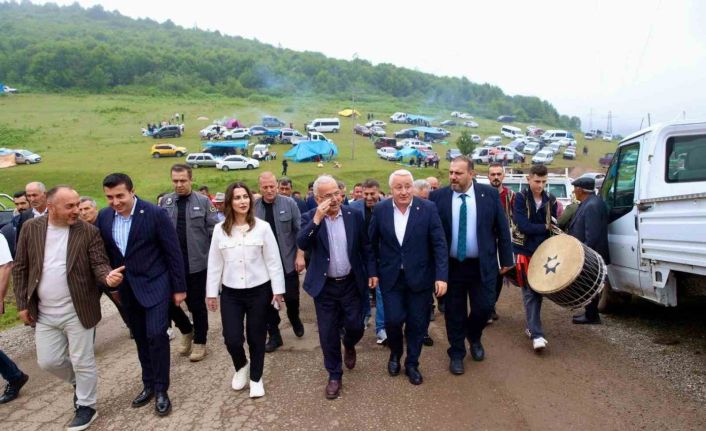 Şenlikte Başkan Güler’e sevgi seli