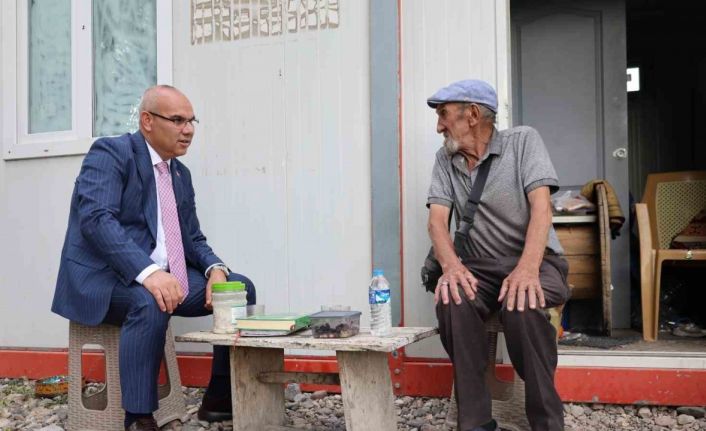 Sevdiğini 60 yıldır bekleyen "Memiş Dayı" Vali Koç’u duygulandırdı