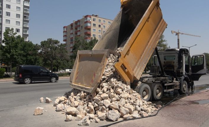 Seyir halindeki kamyonda yangın paniği