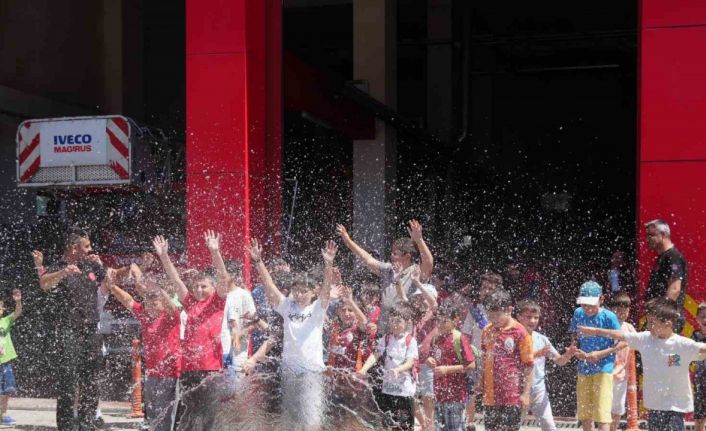 Sıcak yaz günü serinleten etkinlik