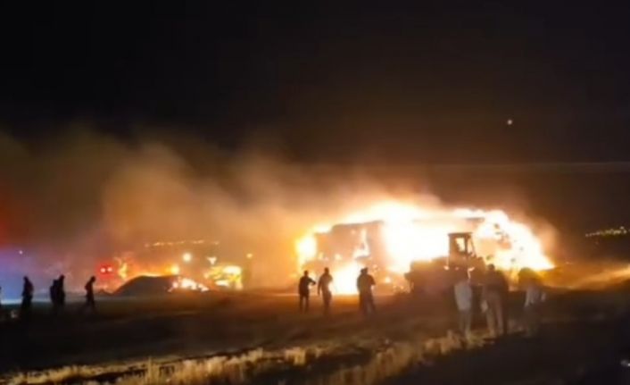 Siirt’te çıkan saman yangınına müdahale sürüyor