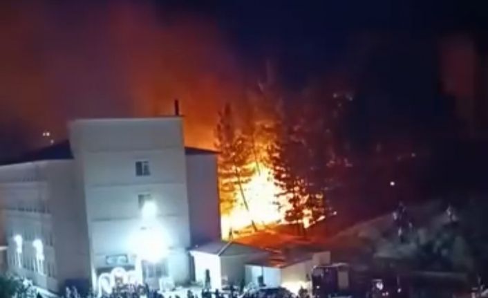 Siirt’te düğünde atılan havai fişek yangına neden oldu