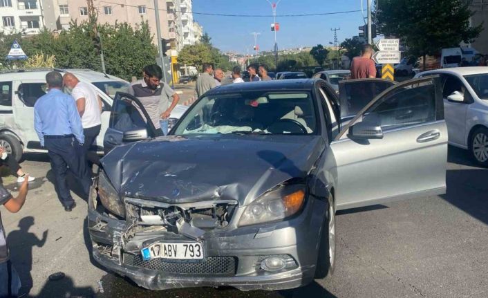 Siirt’te iki araç çarpıştı: 1 yaralı