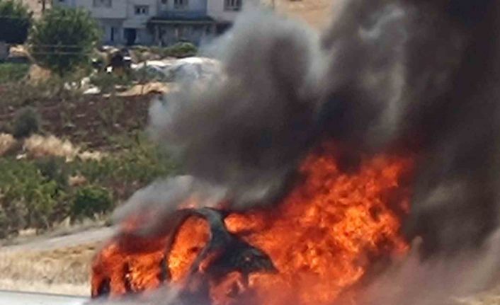 Siirt’te seyir halindeki araç kül oldu