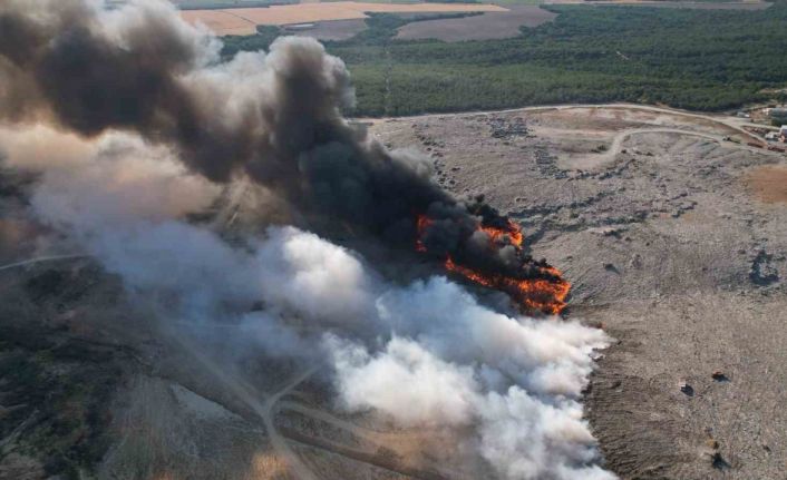 Silivri’de katı atık tesisindeki yangın havadan görüntülendi