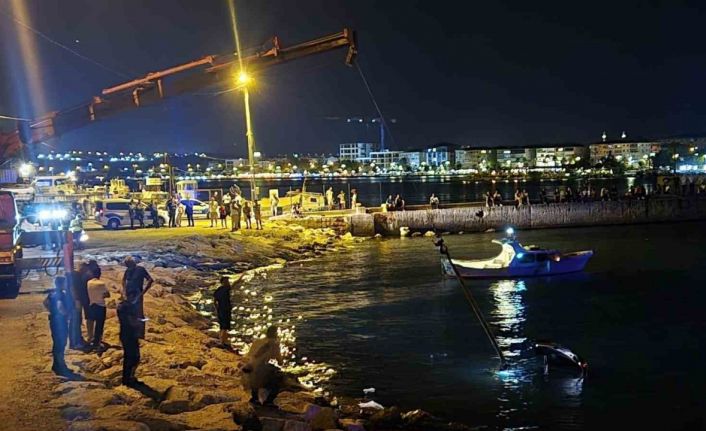 Silivri’de park halindeki araç denize uçtu