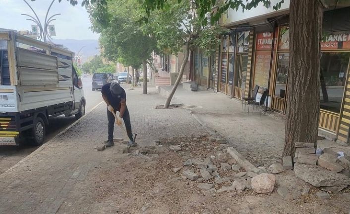 Şırnak Belediyesi’nden kent genelinde yoğun parke taşı mesaisi