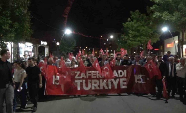 Şırnak’ta demokrasi nöbetine yoğun katılım