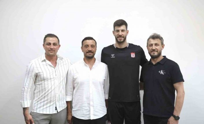 Sivasspor kaleci Göktuğ Bakırbaş’ı kadrosuna kattı
