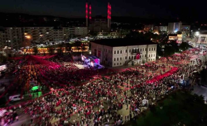 Sivas’ta "15 Temmuz Milli Birlik ve Demokrasi Yürüyüşü" düzenlendi, meydan doldu taştı