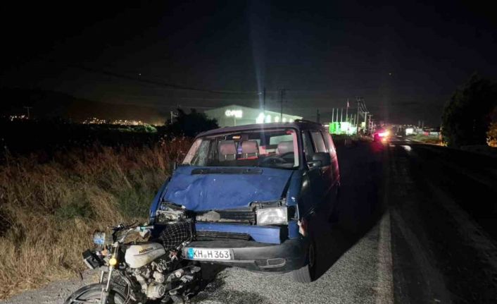 Söke’de minibüs motosiklete çarptı: 3 yaralı