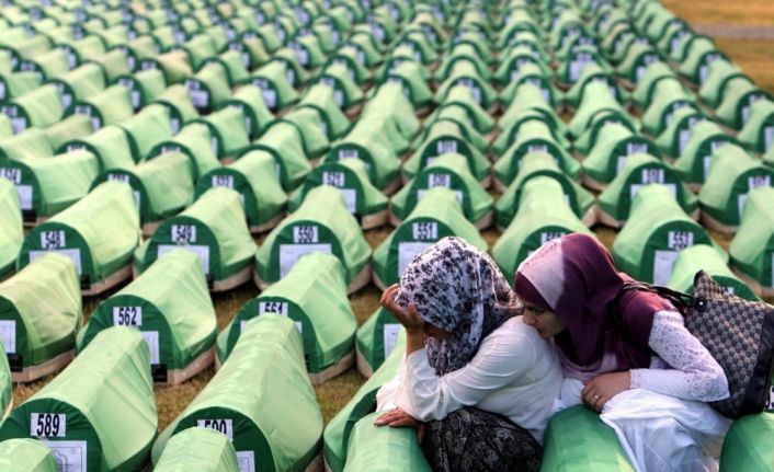 Srebrenitsa soykırımının 7 şehidi daha toprağa verildi